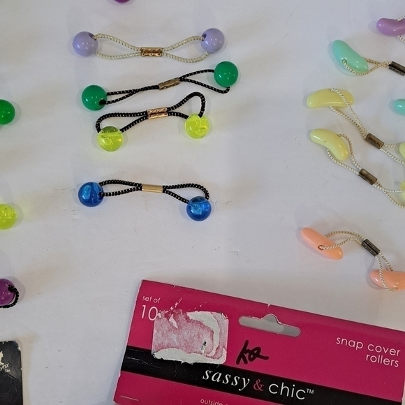 Vintage Lot of Hair Accessories Snap Cover Rollers Bobby Pins Hair Ties - Picture 5 of 9